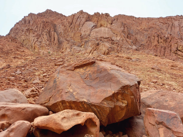 西奈沙漠岩石。埃及山脉和西奈山全景图。沙漠景观。基督教朝圣。图片下载