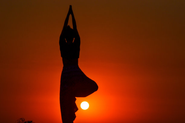 瑜伽日落图片下载