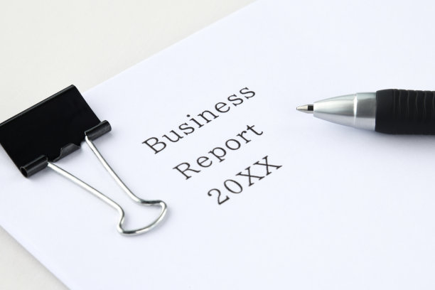 商务报告放在桌上，没有人图片下载