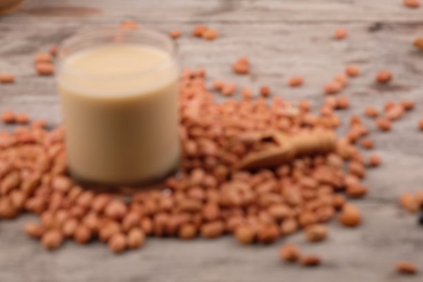 杯子里的花生奶。由花生汁制成。植物蛋白。落花生hypogaea图片下载