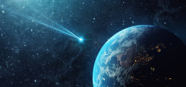 彗星、小行星、陨石飞向地球。发光的小行星和坠落的彗星的尾巴威胁着地球的安全。这张图片的元素由美国宇航局提供。图片下载