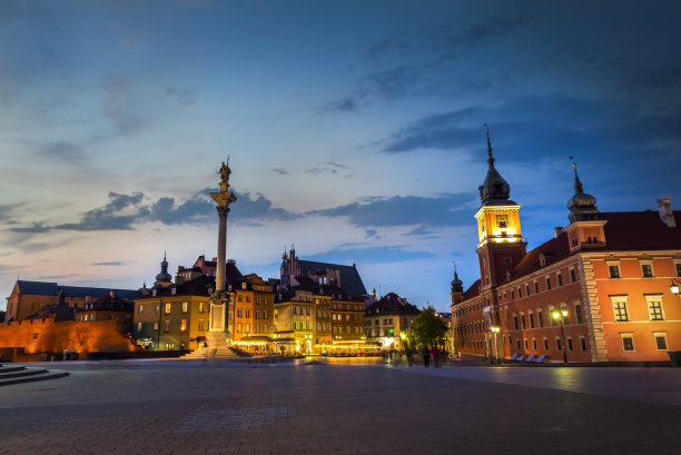 华沙老城区的黄昏图片下载