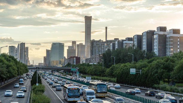 傍晚中国北京CBD国际商贸城车流量图片下载