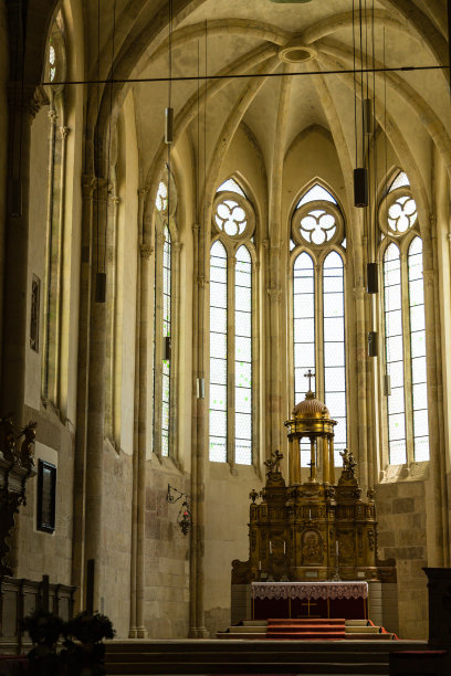 位于罗马尼亚特兰西瓦尼亚要塞阿尔巴尤利亚的圣米海大教堂图片下载