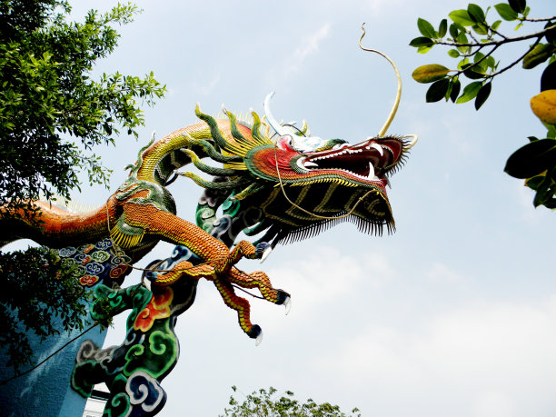 台湾传统寺庙装饰龙雕塑图片下载