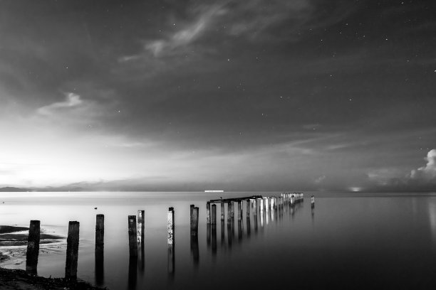 日出时码头的景色图片下载