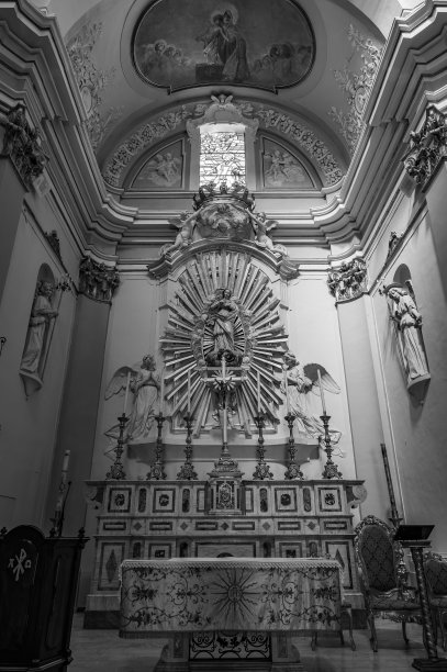 苏莫纳，拉奎拉，阿布鲁佐。圣菲利波内里教堂。图片下载