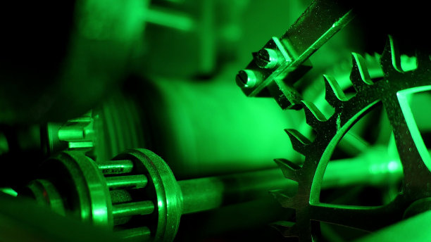 古董钟工作机构的齿轮图片下载