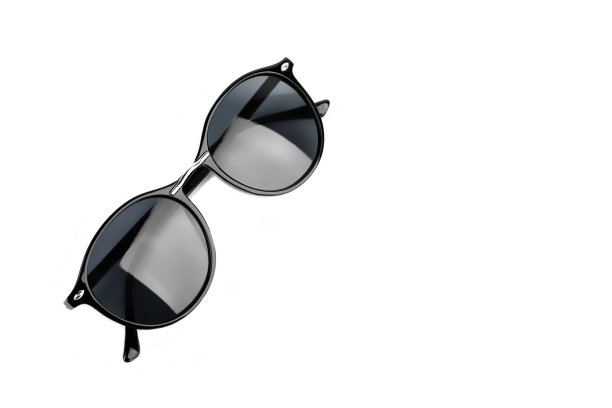 时尚的黑色太阳镜孤立在白色的背景。图片下载