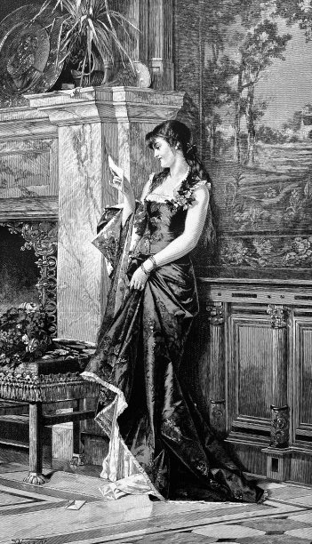 年轻女子站在客厅里读一封快乐的信图片下载