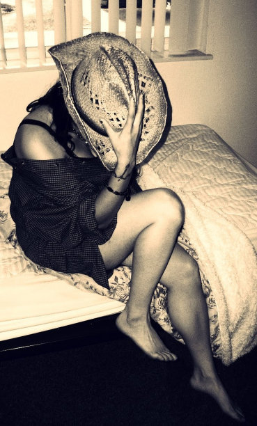 女牛仔不哭图片下载