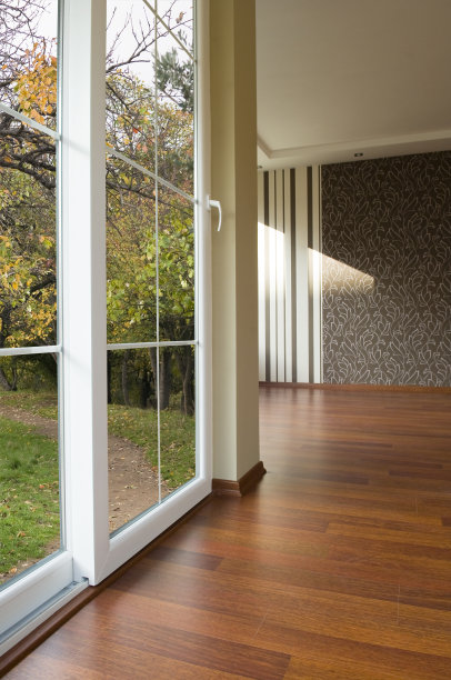 有木地板的公寓里的空房间图片下载