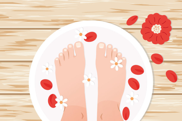 脚放在盆里，盆里有水和花瓣;水疗治疗;漫长的一天工作后的放松，属于自己的时刻图片下载