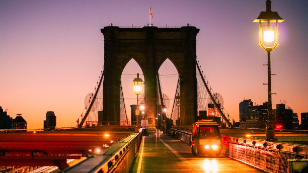 夜晚的布鲁克林大桥图片下载