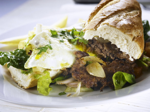 鸡蛋和牛肉三明治图片下载