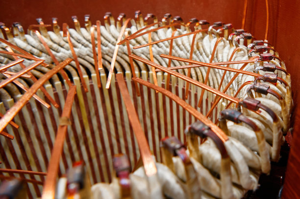 工厂车间电机定子与黄铜件图片下载