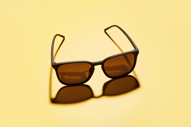 现代镶边太阳镜，眼镜，太阳镜，太阳眼镜。图片下载