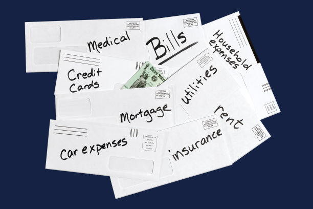 包裹在信封里的政府支票。图片下载