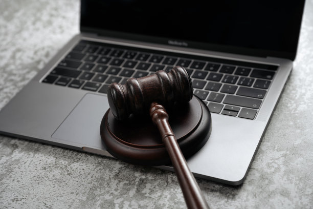 闹钟和木槌图片下载