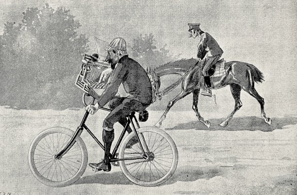 未来的记者，在自行车上写文章，在车把上用打字机图片下载