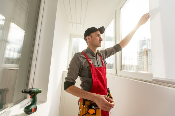 专业掌握窗户的维修和安装，更换pvc窗户的橡胶密封垫片图片下载