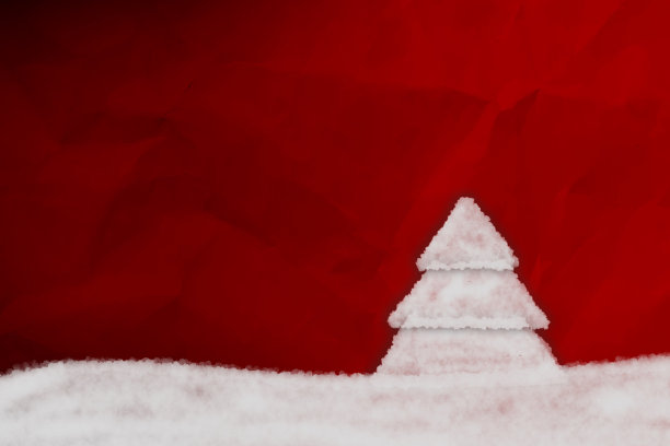 明亮的圣诞红色背景浮雕效果条纹白色彩色树与棉花或雪一样的纹理在粗糙的水平皱褶纸艺术圣诞背景图片下载