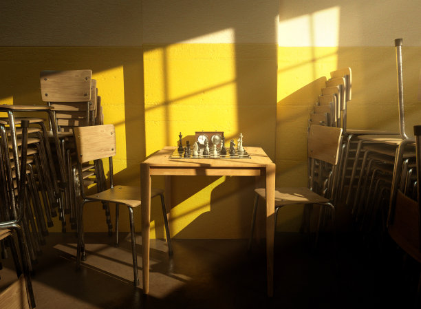 在堆叠的椅子之间隐蔽的象棋游戏图片下载