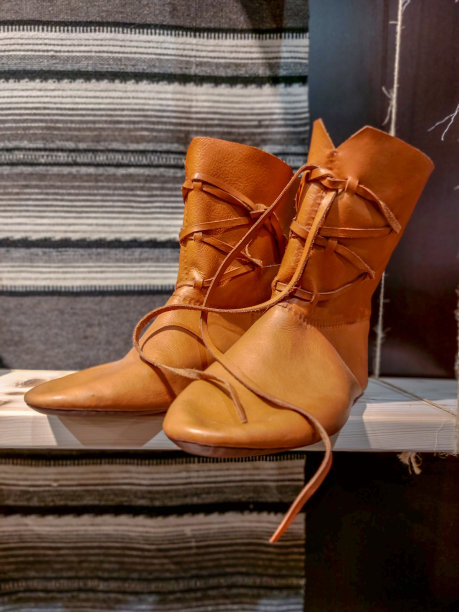 拉脱维亚国货鞋。皮靴。图片下载