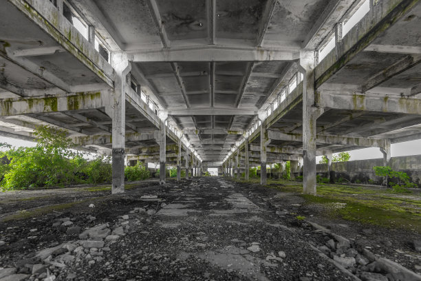 一座工业工厂的废墟。图片下载