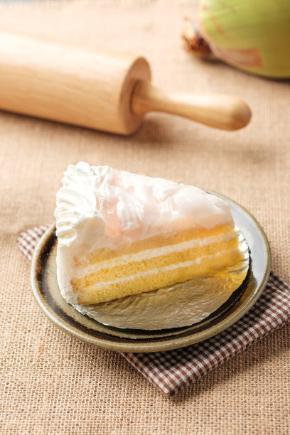 椰子蛋糕上面有椰子片。图片下载