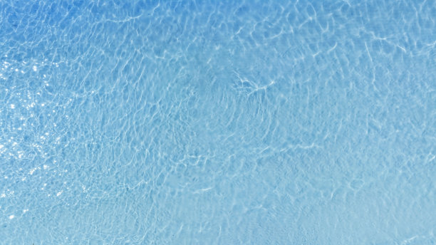 热带海滩水与清澈的海水在海滩的背景图片下载