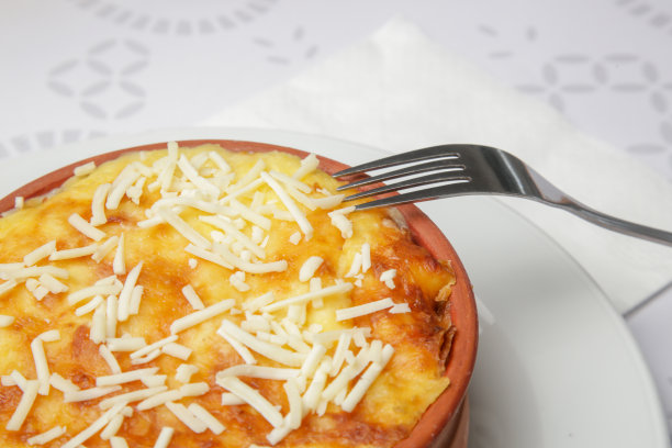 用陶罐制作的传统希腊穆萨卡图片下载