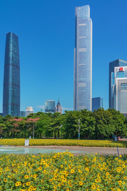 中国广州珠江两岸的城市天际线和街道景观图片下载