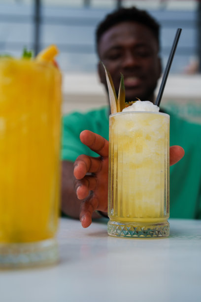 新鲜水果冷冻柠檬和橘子图片下载