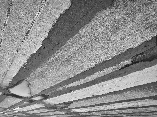 黑白照片上美丽的透视线条在地面上图片下载