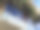豪华住宅的栏杆，由玻璃面板和金属不锈钢把手固定而成。给人一种轻快的印象。抛光金属盖在温室露台的窗户上，反射图片下载