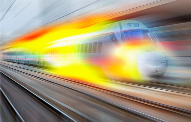 ▽在铁轨上行驶的蓝色高速列车=列车行驶速度过快的原因是前部的空气压力产生了过多的热量图片下载