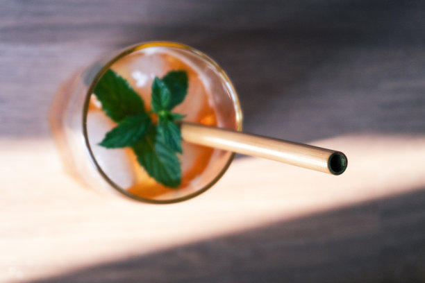 建设绿色可持续发展的世界;用竹吸管代替塑料吸管!图片下载