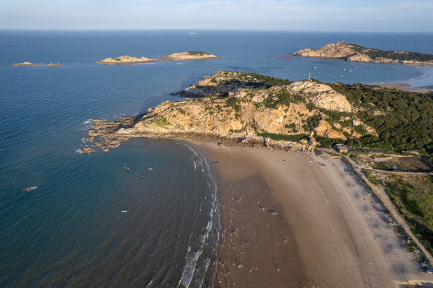 鸟瞰岛屿、珊瑚礁和海滩图片下载