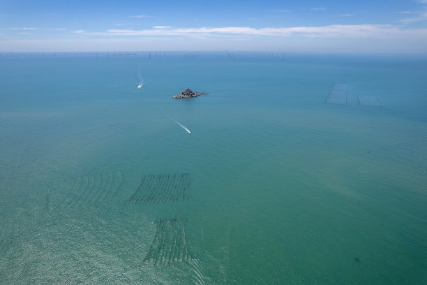 水产养殖场和海上岛屿图片下载