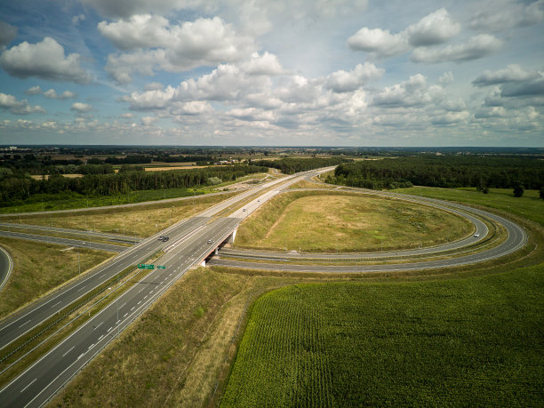 从十字路口俯瞰高速公路，波兰。图片下载