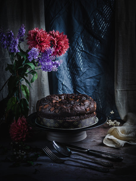 美味巧克力海绵蛋糕的照片，图片下载