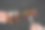 叉子上的烤香肠和泡沫啤酒杯，适合在慕尼黑啤酒节享用图片下载