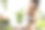 女园丁正在车间里进行室内植物移植工作图片下载