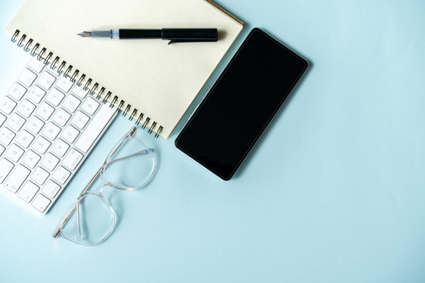 在线学习设计理念。的俯视图，带有文本复制空间的俯视图图片下载