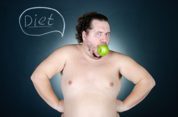 节食的滑稽胖子。健康的生活方式和运动。图片下载