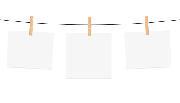 用木夹或衣夹系在绳子上的白色便签卡片。模拟绳衣夹。孤立在白色背景上。矢量图图片下载