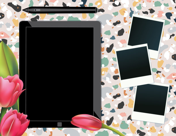 头顶的桌子模型与平板电脑，花和即时打印照片图片下载