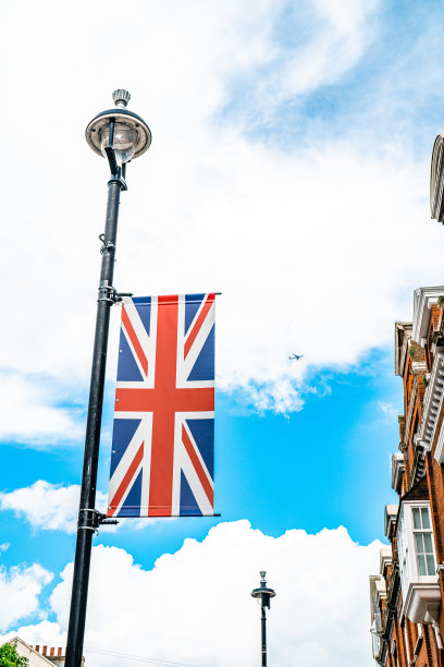 悬挂在伦敦金融城的英国国旗图片下载