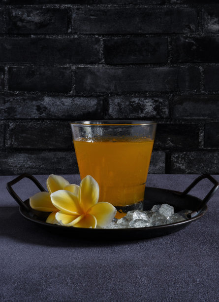 一杯新鲜橙汁。图片下载